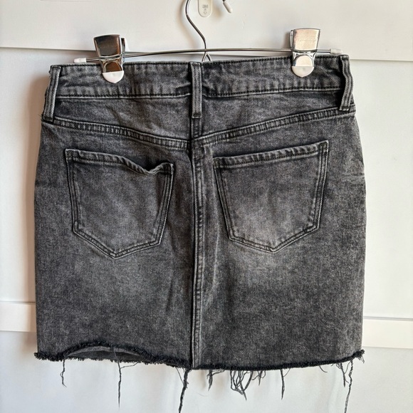 Old Navy Black Denim Mini Skirt Size 4 Worn Once - Picture 2 of 3